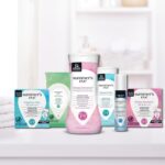 Summer's Eve Simply Sensitive Feminine Wipes, Gentle pH-Balanced Micellar Water Based Formula Helps Control Vaginal Odor, Resealable Pack, 32 Wipes, Pack of 4 - Image 5